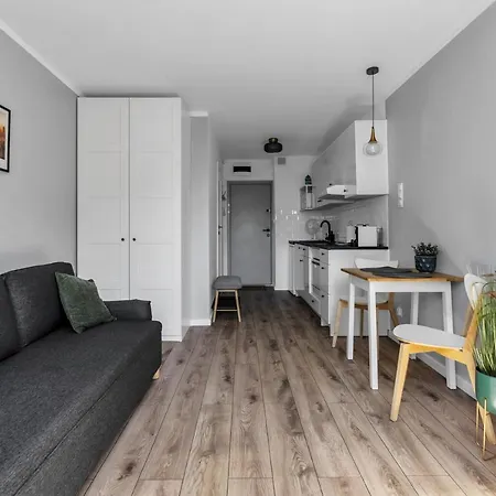 City Center Studio - Park, Subway Nearby - By Rentujemy *