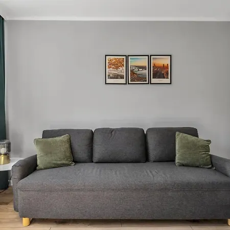 City Center Studio - Park, Subway Nearby - By Rentujemy Διαμέρισμα *